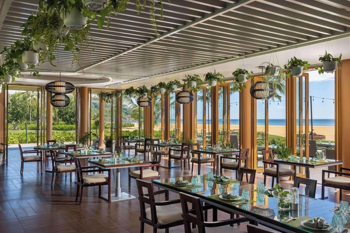 Combo 3N2Đ Angsana Lăng Cô: Vé Máy Bay + Đưa Đón Sân Bay + Bữa Sáng 3